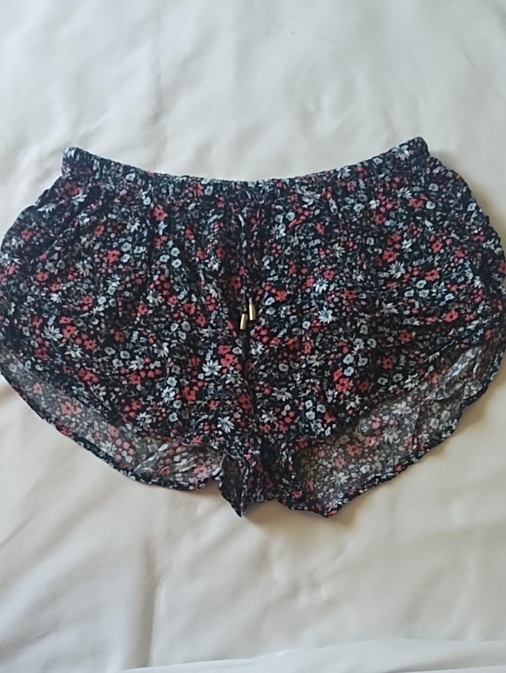 Divided women's floral print mini shorts